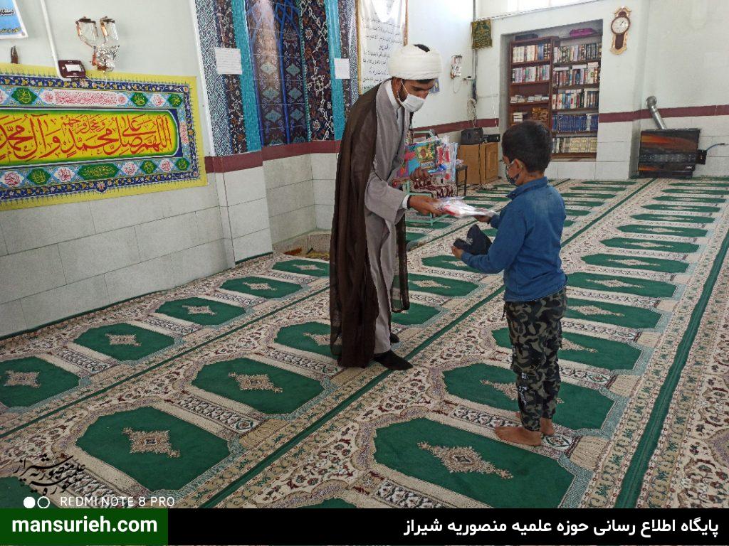 توزیع لوازم تحریر و نان توسط قرارگاه عمار حوزه منصوریه