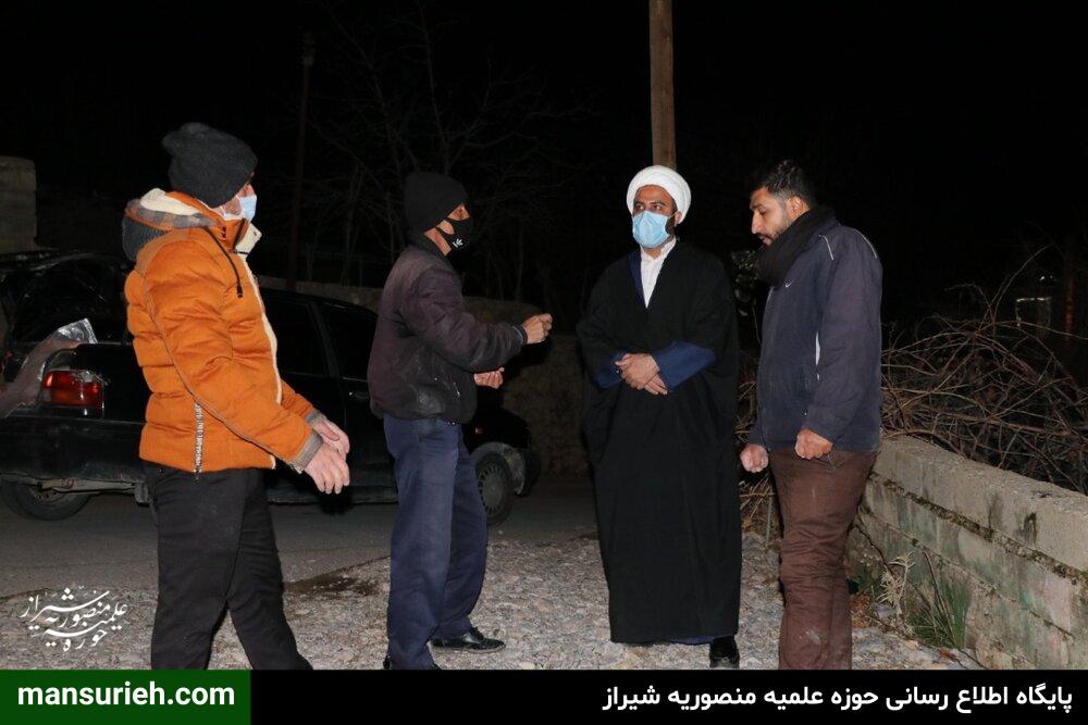 تصاویر| توزیع بستههای معیشتی توسط طلاب قرارگاه عمار حوزه علمیه منصوریه شیراز در روستاهای زلزله زده سی سخت