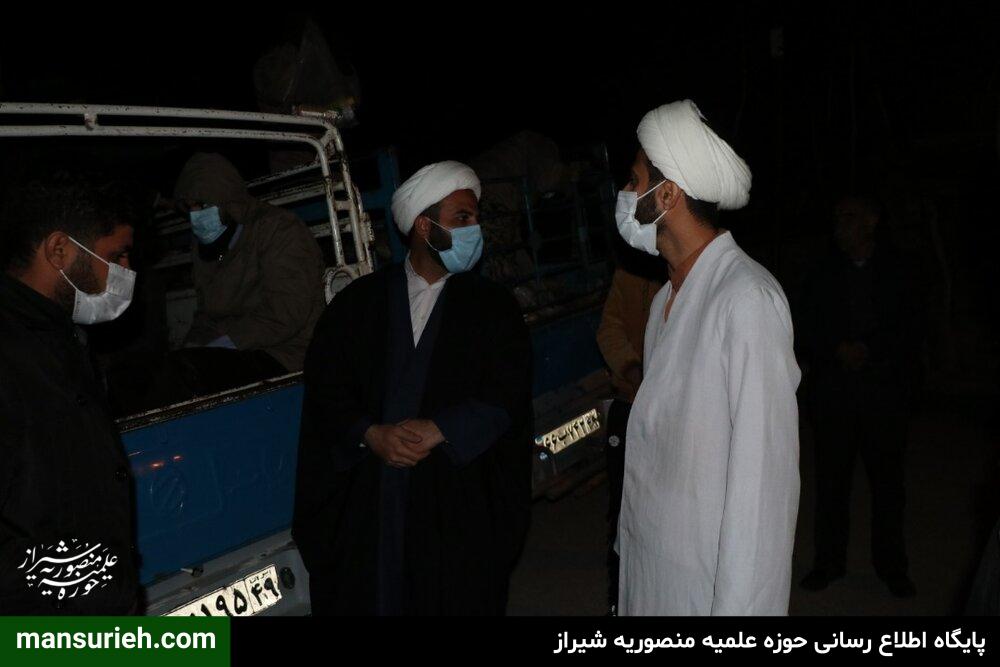 تصاویر| توزیع بستههای معیشتی توسط طلاب قرارگاه عمار حوزه علمیه منصوریه شیراز در روستاهای زلزله زده سی سخت