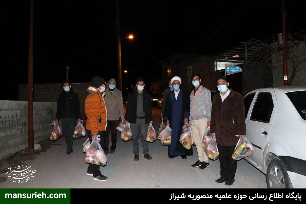 تصاویر| توزیع بستههای معیشتی توسط طلاب قرارگاه عمار حوزه علمیه منصوریه شیراز در روستاهای زلزله زده سی سخت