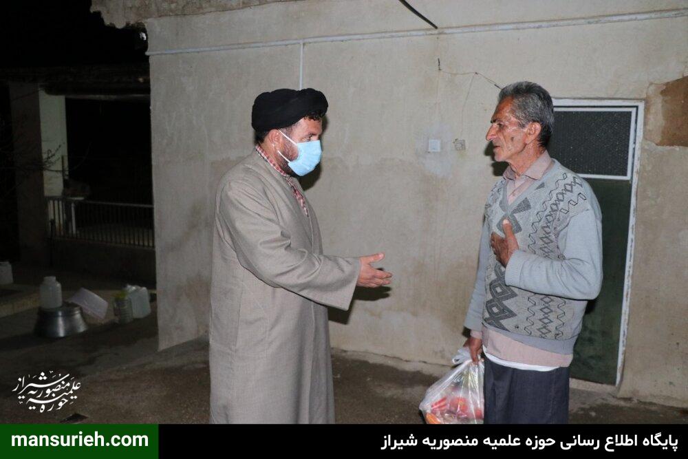 تصاویر| توزیع بستههای معیشتی توسط طلاب قرارگاه عمار حوزه علمیه منصوریه شیراز در روستاهای زلزله زده سی سخت