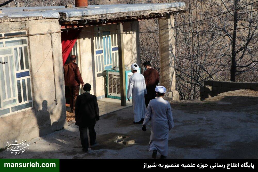 تصاویر| ادامه فعالیتهای طلاب جهادی قرارگاه عمار حوزه علمیه منصوریه شیراز در کنار مردم زلزله زده سی سخت