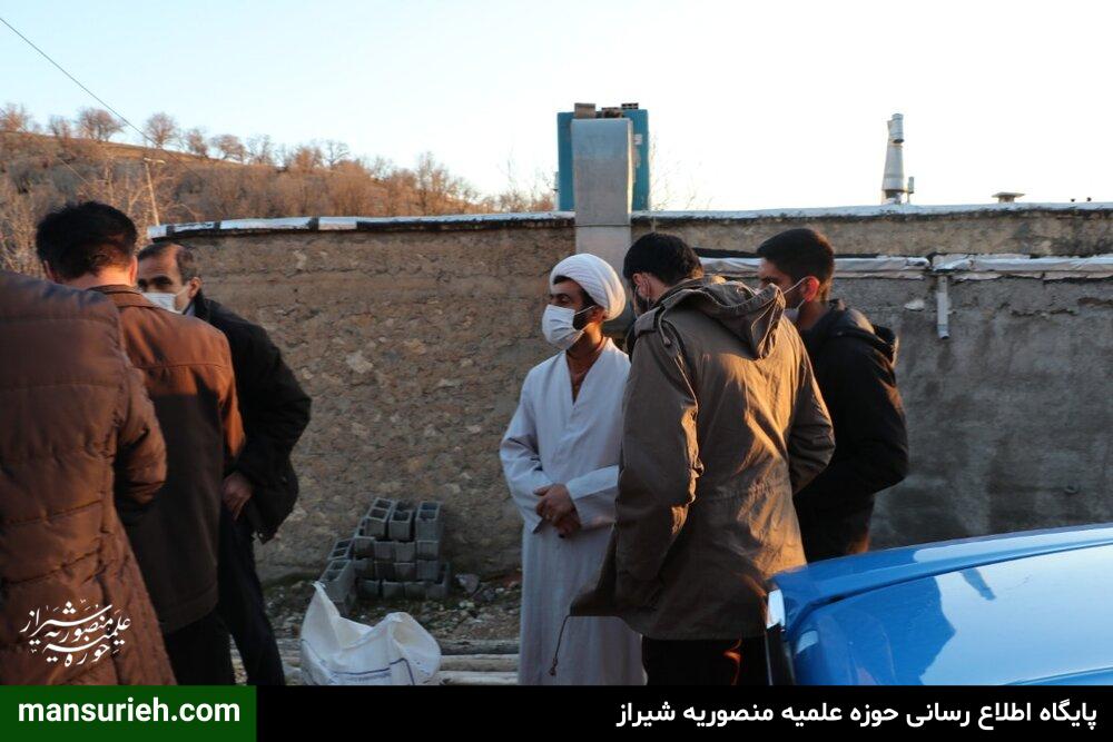 تصاویر| ادامه فعالیتهای طلاب جهادی قرارگاه عمار حوزه علمیه منصوریه شیراز در کنار مردم زلزله زده سی سخت