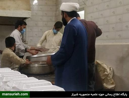 به مناسبت چهل و دومین سالگرد پیروزی انقلاب اسلامی 450 پرس غذا گرم توسط قرارگاه عمار حوزه علمیه منصوریه شیراز طبخ و توزیع شد.