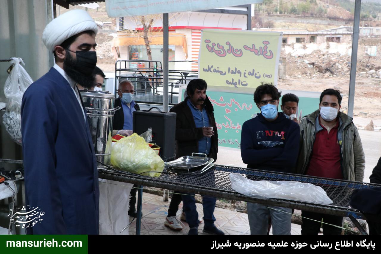 تصاویر| توزیع 6000 قرص نان توسط قرارگاه عمار حوزه علمیه منصوریه شیراز در مناطق زلزله زده سی سخت