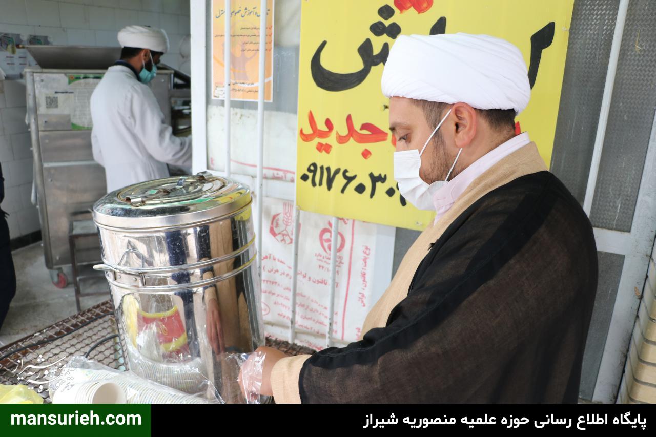 تصاویر| توزیع 6000 قرص نان توسط قرارگاه عمار حوزه علمیه منصوریه شیراز در مناطق زلزله زده سی سخت