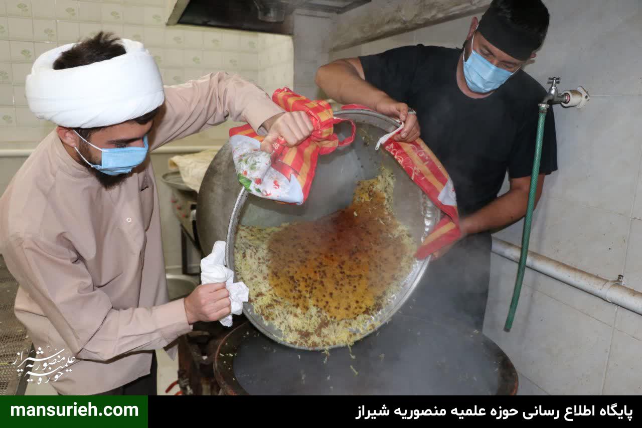 طبخ و توزیع 220 پرس غذا گرم به مناسبت نیمه شعبان از سوی قرارگاه عمار