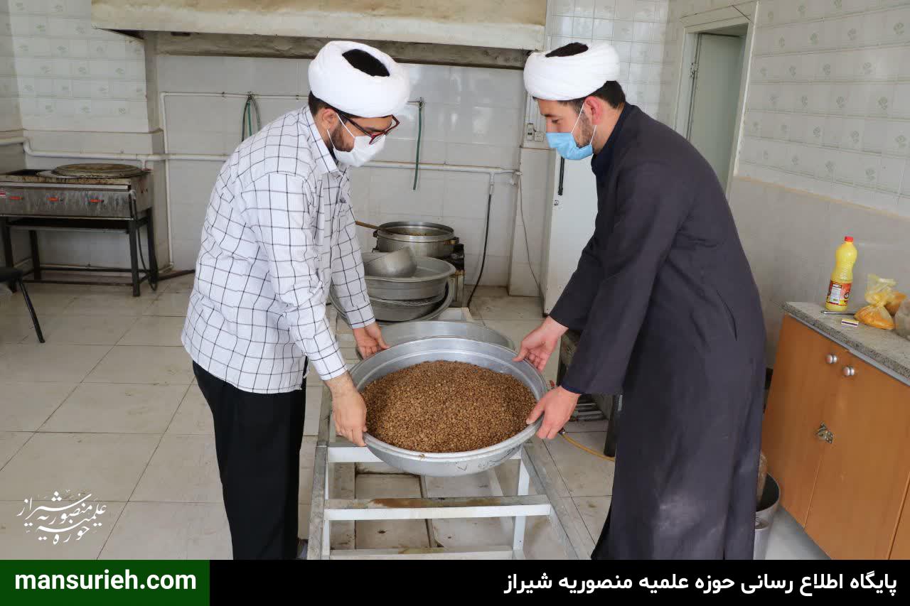 طبخ و توزیع 220 پرس غذا گرم به مناسبت نیمه شعبان از سوی قرارگاه عمار