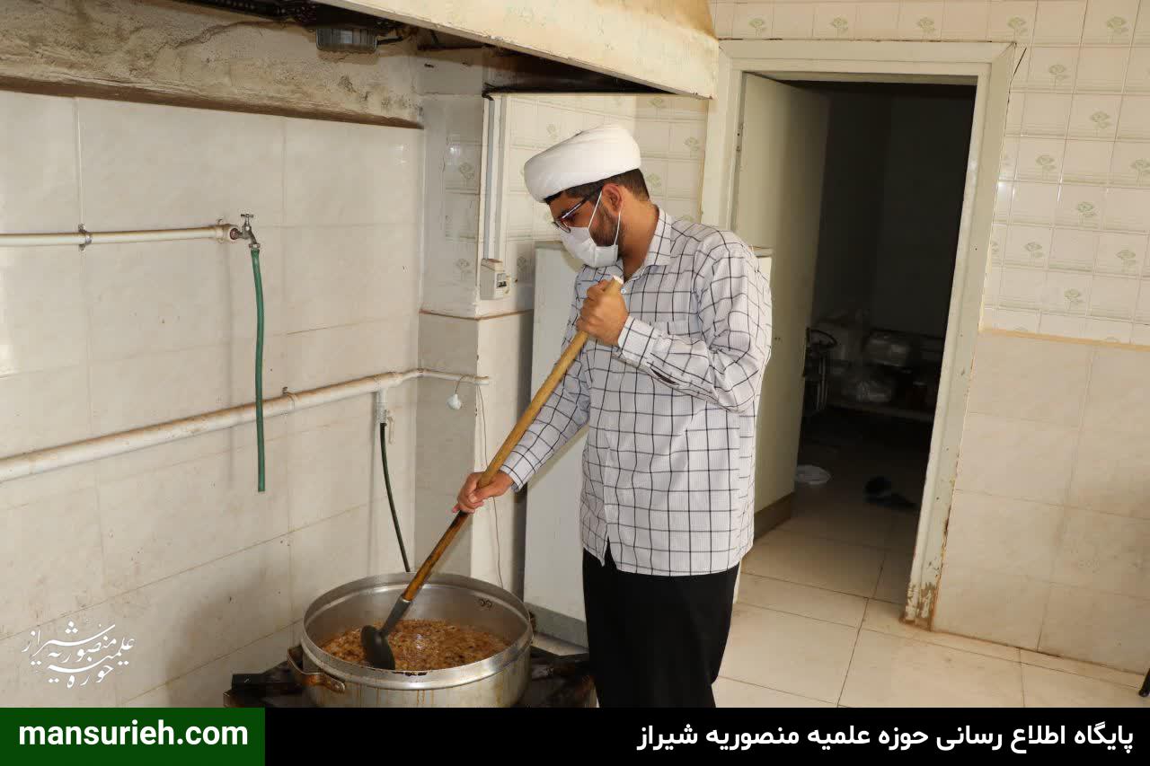 طبخ و توزیع 220 پرس غذا گرم به مناسبت نیمه شعبان از سوی قرارگاه عمار