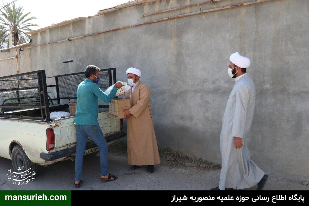 تصاویر| توزیع بسته های معیشتی توسط طلاب قرارگاه عمار در روستاهای شهرستان خفر