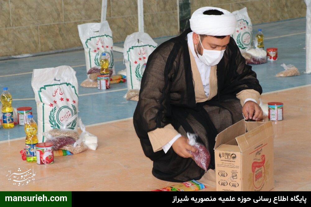 تصاویر| توزیع بسته های معیشتی توسط طلاب قرارگاه عمار در روستاهای شهرستان خفر