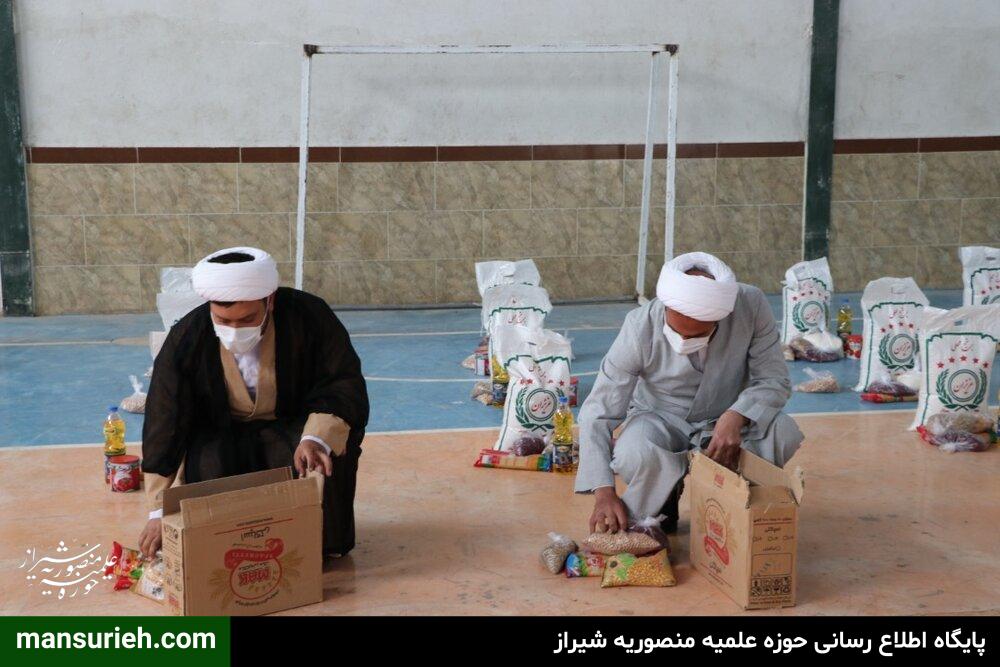 تصاویر| توزیع بسته های معیشتی توسط طلاب قرارگاه عمار در روستاهای شهرستان خفر