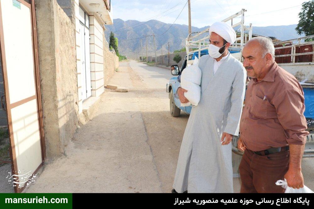 تصاویر| توزیع بسته های معیشتی توسط طلاب قرارگاه عمار در روستاهای شهرستان خفر
