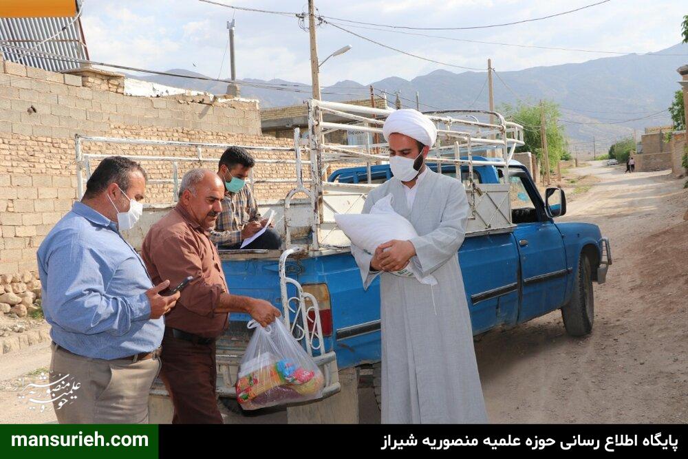 تصاویر| توزیع بسته های معیشتی توسط طلاب قرارگاه عمار در روستاهای شهرستان خفر