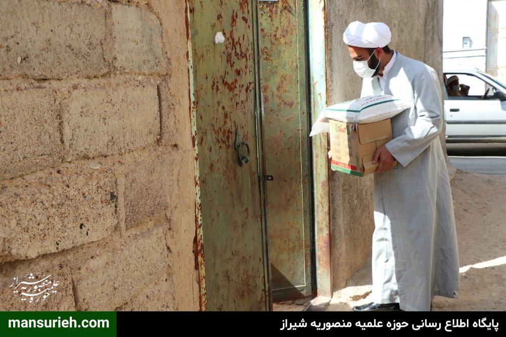 تصاویر| توزیع بسته های معیشتی توسط طلاب قرارگاه عمار در روستاهای شهرستان خفر