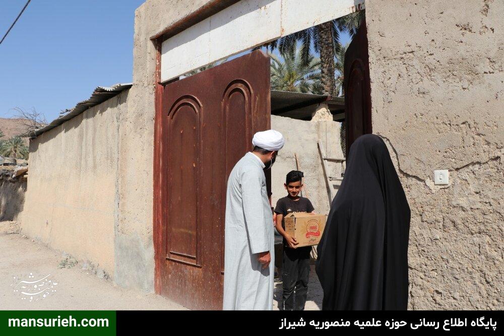 تصاویر| توزیع بسته های معیشتی توسط طلاب قرارگاه عمار در روستاهای شهرستان خفر