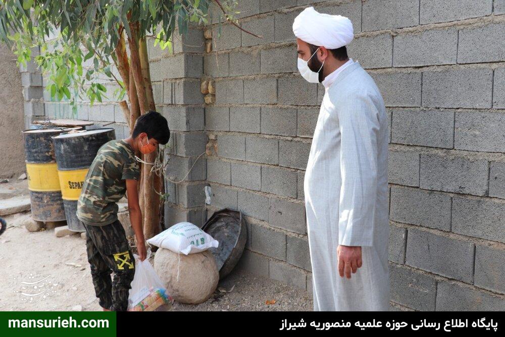 تصاویر| توزیع بسته های معیشتی توسط طلاب قرارگاه عمار در روستاهای شهرستان خفر